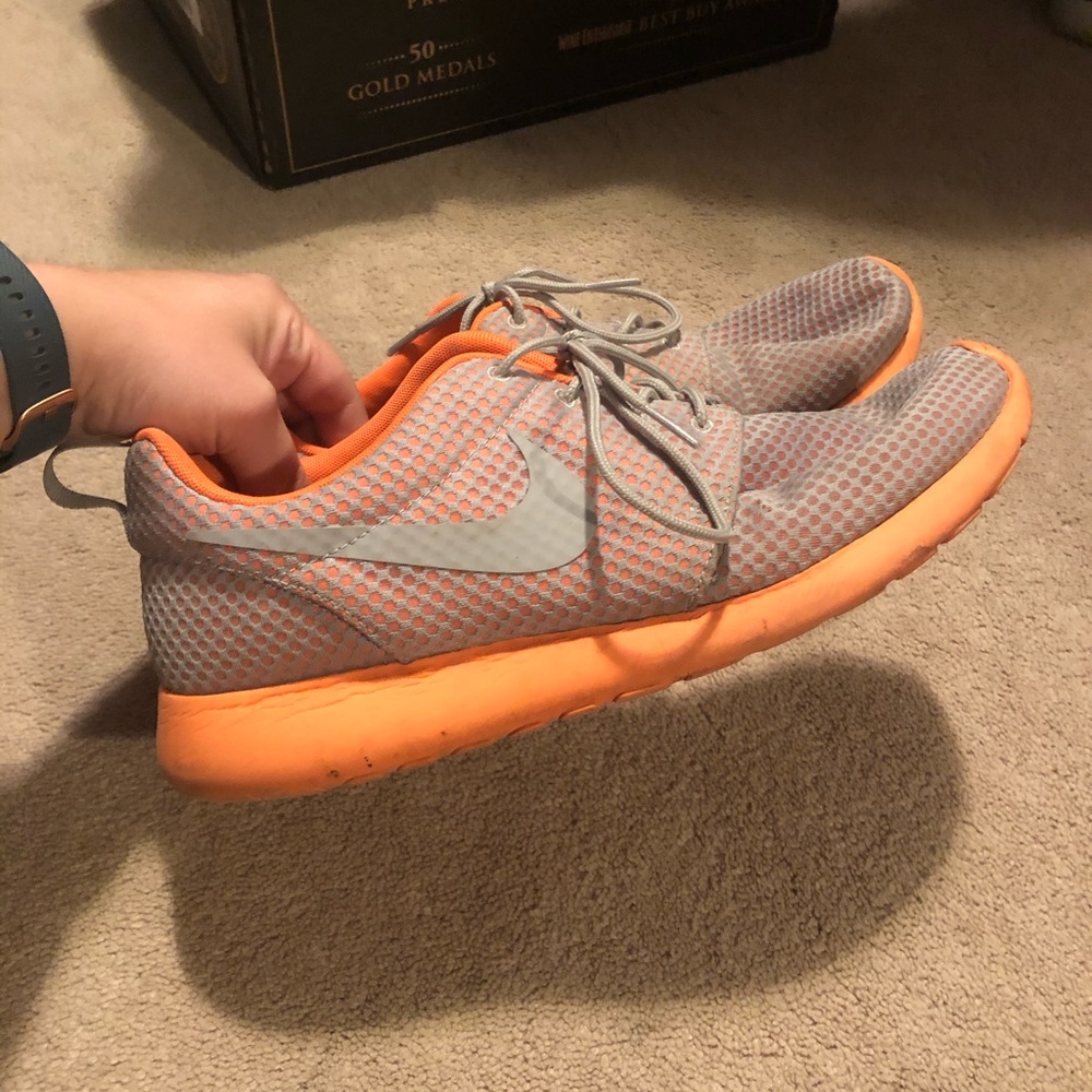 Nike tennis shoes. Used quality.